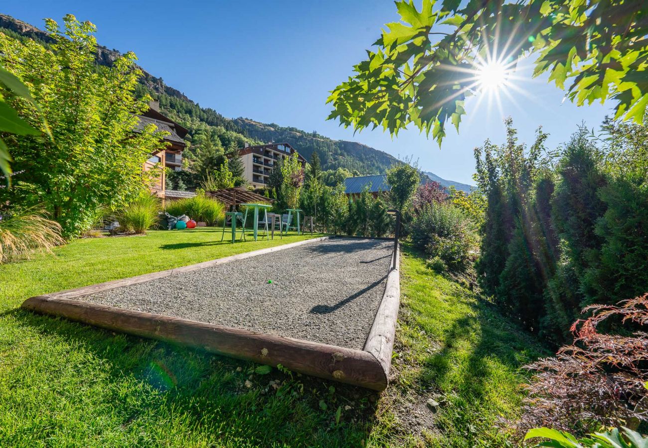 Chalet in Le Monêtier-les-Bains - Chalet Le Combeynot