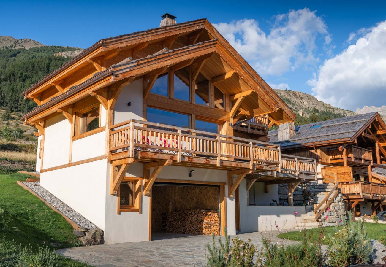 Chalet in Le Monêtier-les-Bains - Chalet Aigle