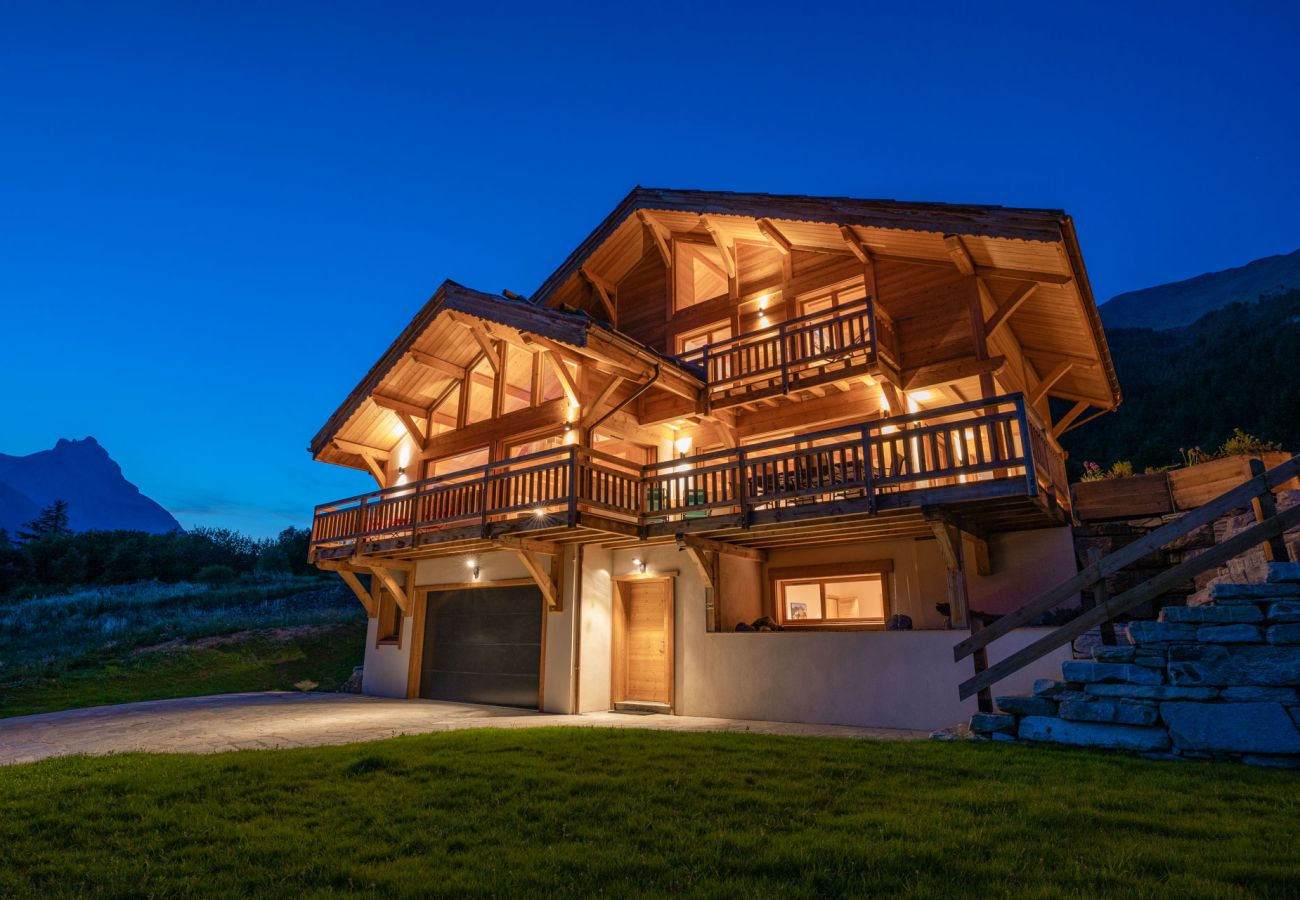 Chalet in Le Monêtier-les-Bains - Chalet Aigle