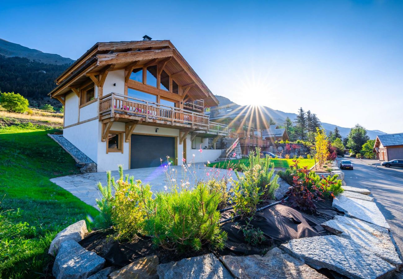 Chalet in Le Monêtier-les-Bains - Chalet Aigle