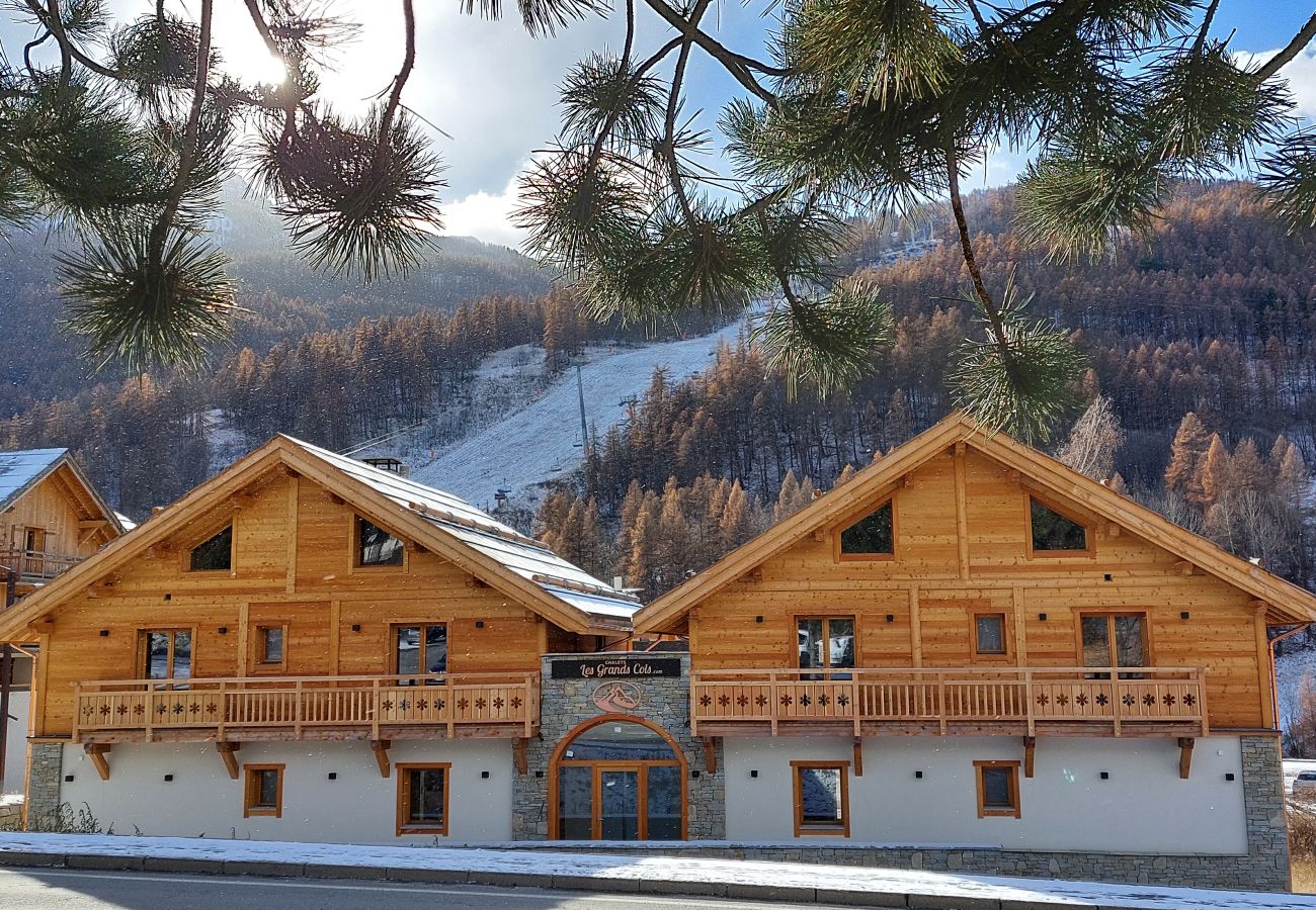 Chalet in Saint-Chaffrey - Chalet Izoard