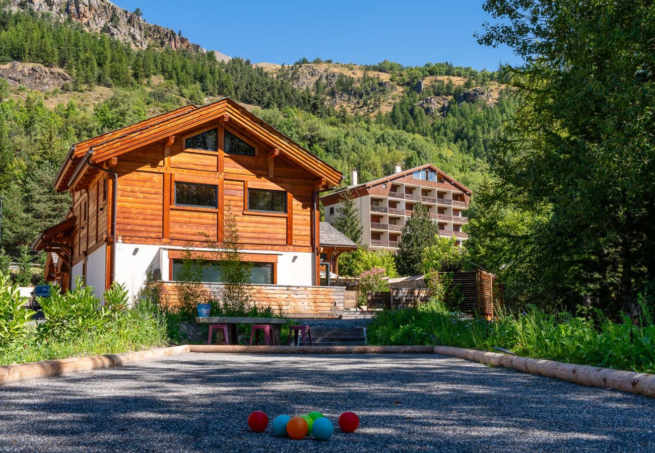 Chalet in Le Monêtier-les-Bains - Chalet Goléon